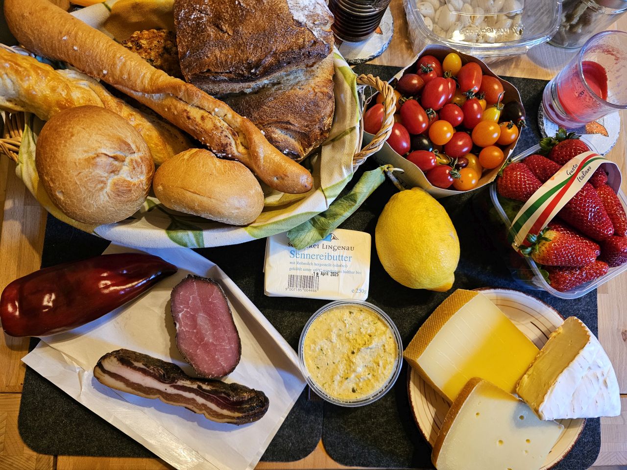 Frühstück vom Karmelitermarkt